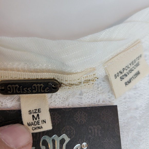 Miss Me Long Sleeve Top Womens Medium White NWT Rhinestone Studded Lace Yoke - Picture 4 of 9